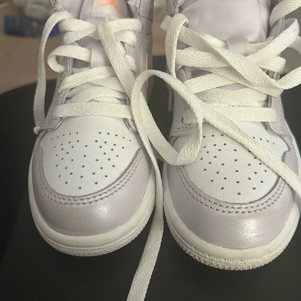 Jordan Kids Sneakers in Light Purple with Iridescent Pink-Blue Swoosh - Picture 3 of 4